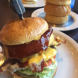 Western burger & onion rings