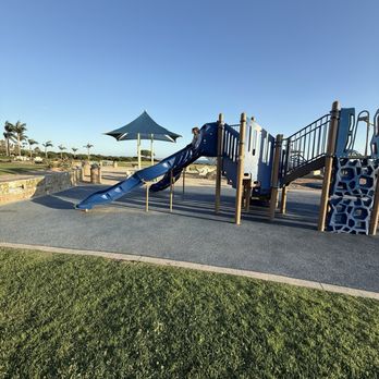 Dinosaur Caves Park - Play structure - Parks Near Me - Pismo Beach, California