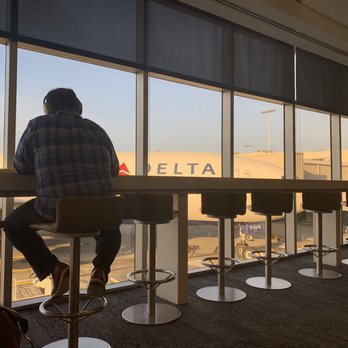 Delta Sky Club - Concourse E - Delta Sky Club bar seating -beautiful place to watch the sunrise and planes take off. - Airport Lounges Near Me - Atlanta, Georgia Delta Sky Club - Concourse E - Delta Sky Club bar seating -beautiful place to watch the sunrise and planes take off. - Airport Lounges Near Me - Atlanta, Georgia
