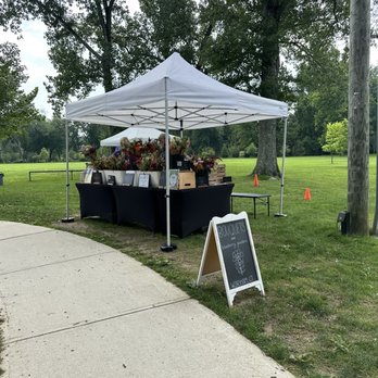 Trumbull Farmers’ Market - Beautiful flower vendor - Farmers Market Near Me - Trumbull, Connecticut Trumbull Farmers’ Market - Beautiful flower vendor - Farmers Market Near Me - Trumbull, Connecticut