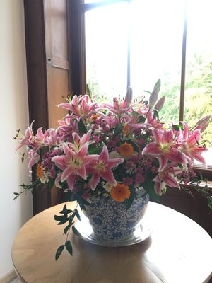 Photo of Hotel Schloss Eckberg - Dresden, SN, DE. These blumen smell so good.