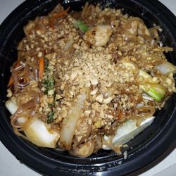 Harry & Shan Asian Cuisine - Chicken pad Thai