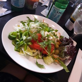 Momo - Kreta-Salat - Pubs Near Me - Braunschweig, NI