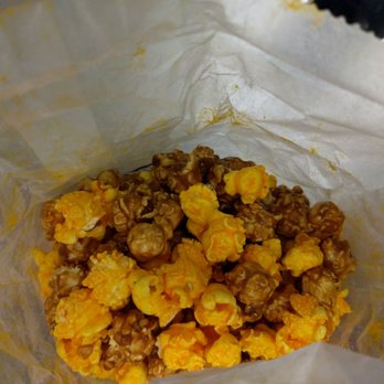Garrett Popcorn Shops - Garrett's mix (caramel and cheese, 50:50) - Popcorn Shops Near Me - Chicago, Illinois