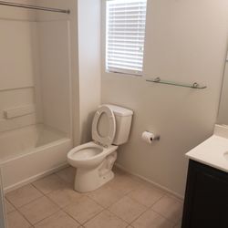 Unicorn Cleaning Services - Upstairs bath with deep cleaning