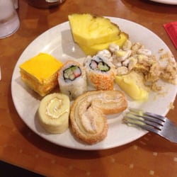 QQ Buffet - Deserts and sushi