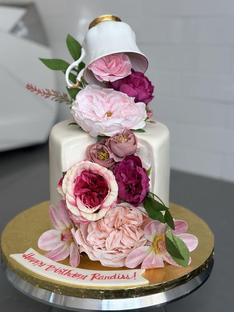 THE CAKE QUEEN & COFFEE BAR Updated September 2024 5515 Photos