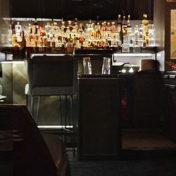 Boutique Bar Tür 7