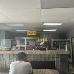 Los Amigos de Freddy - Countertop: order at counter and wait for food.