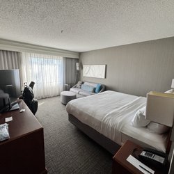 Courtyard by Marriott Lebanon