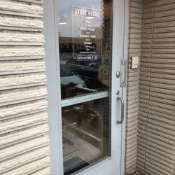 Sota Clothing - Hours on front of door
