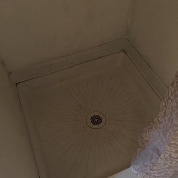 Holden Inn - Was the shower black? Why yes! - Hotels Near Me - Wellfleet, Massachusetts