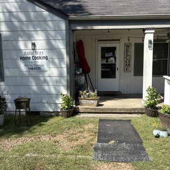 Barbara's Home Cookin - Front patio - American Near Me - Franklin, Tennessee