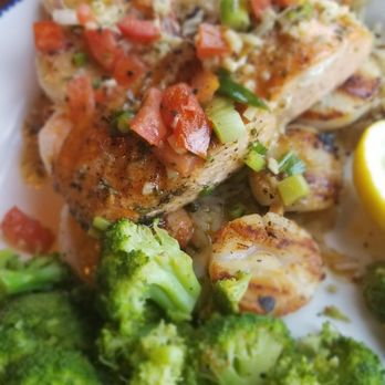 Red Lobster - Mixed-grill (shrimp & scallops) with slamon - American Near Me - Saint Matthews, Kentucky