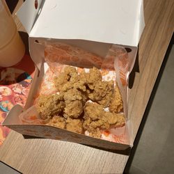 Popeyes Louisiana Kitchen - Moist juicy hot boneless wings