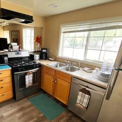 Paiute Trails Inn - Suite Kitchen