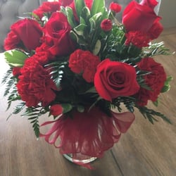 What we received for $80. A small bouquet with 5 roses.