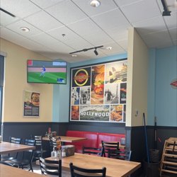 Fatburger - Dining room