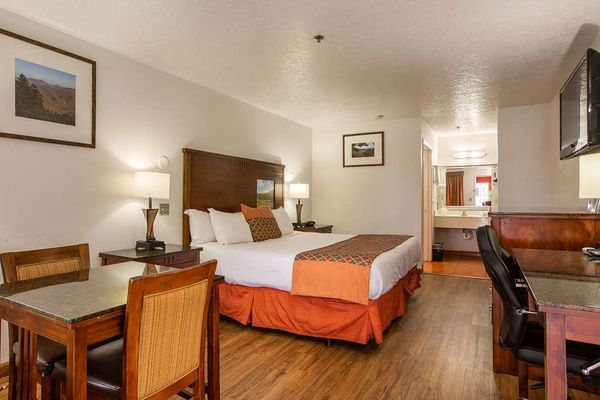 Sandia Peak Inn Old Town ABQ, a Howard Johnson by Wyndham by null