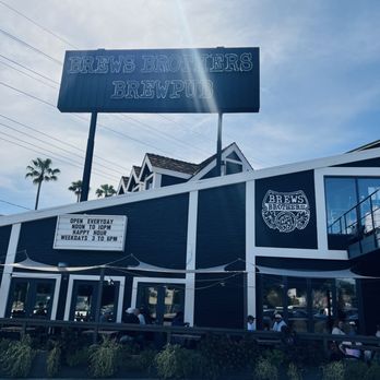 Brews Brothers Brewpub - Outside with seating - Brewpubs Near Me - Burbank, California Brews Brothers Brewpub - Outside with seating - Brewpubs Near Me - Burbank, California
