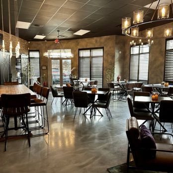 Vine Memorial - The seating area - Wine Bars Near Me - Houston, Texas Vine Memorial - The seating area - Wine Bars Near Me - Houston, Texas
