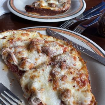 Quatro's Deep Pan Pizza - Quatro's pan-style pizza. Melted mozzarella cheese all the way up to the crust. Delicious! - Pizza Near Me - Carbondale, Illinois Quatro's Deep Pan Pizza - Quatro's pan-style pizza. Melted mozzarella cheese all the way up to the crust. Delicious! - Pizza Near Me - Carbondale, Illinois
