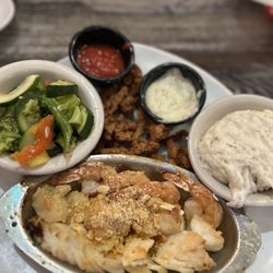 Lobster Pot Restaurant - Shore dinner