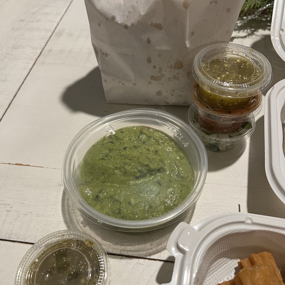 Gringo Burritos - Guac and chips - Food Trucks Near Me - Surprise, Arizona Gringo Burritos - Guac and chips - Food Trucks Near Me - Surprise, Arizona