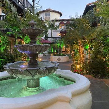 Best Western Plus Carpinteria Inn - Courtyard at dusk - Hotels Near Me - Carpinteria, California