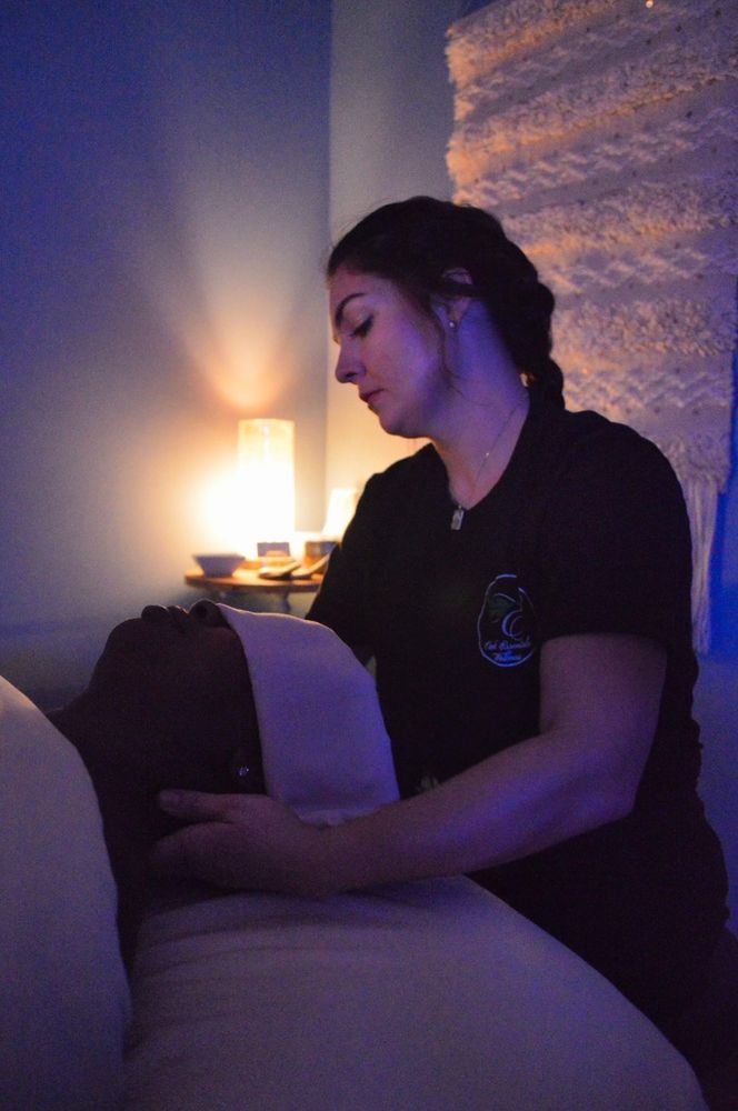 Oak Essentials Wellness Logo