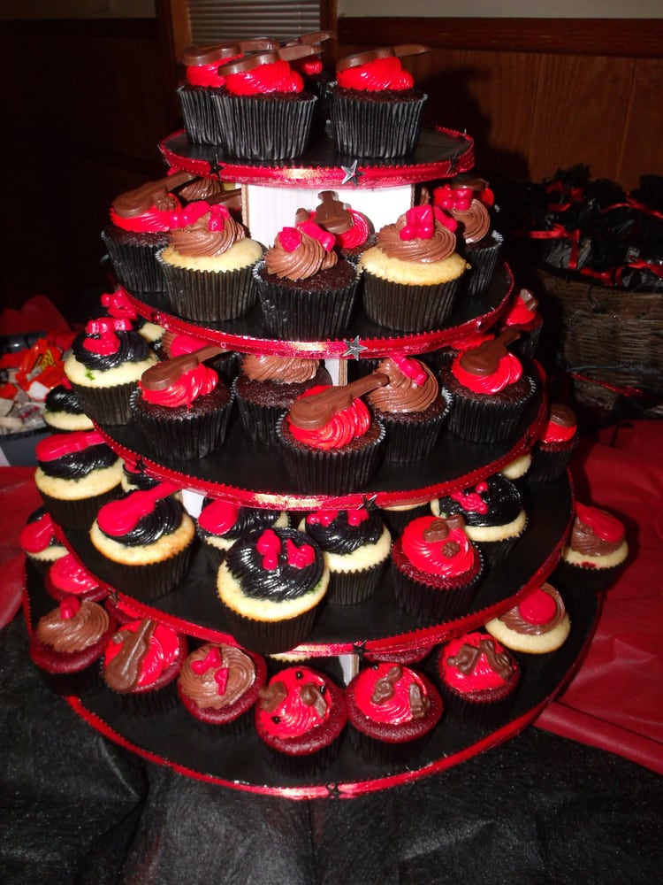 Petite Treat Cupcake Company Logo
