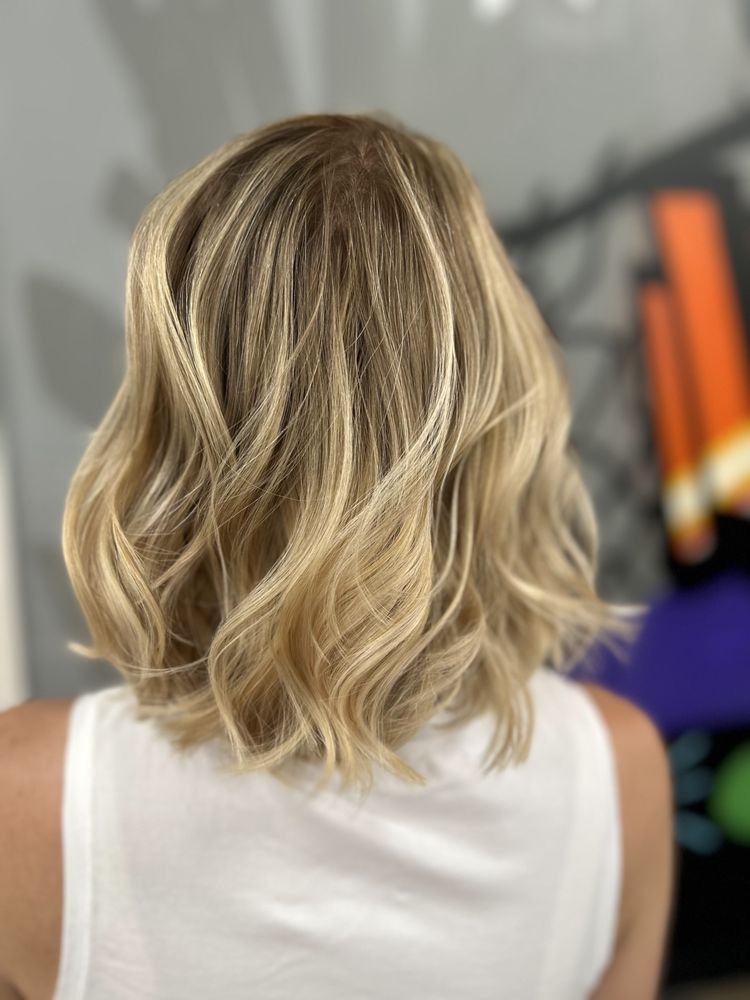 Capybara Hair Lounge Logo
