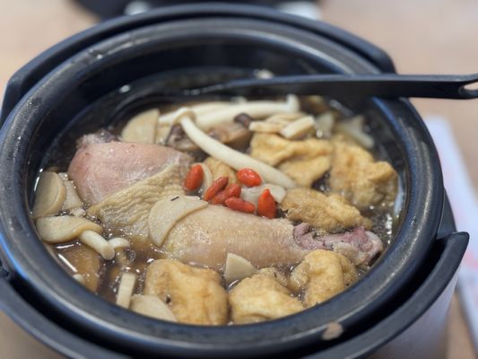 Ten Seconds Yunnan Rice Noodle (十秒到云南过桥米线） by null