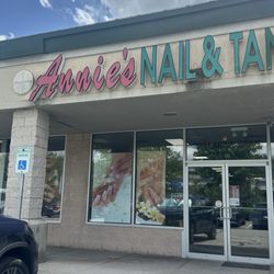 Annie's Nails & Tanning Salon