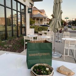 sweetgreen - Healthy Salads, Wraps, and Bowls - Kale, Wild Rice, Garlic Steak, Goat Cheese, Broccoli, Almonds, etc.