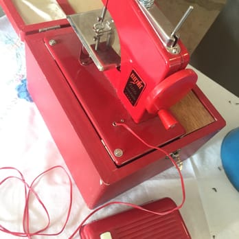 Urban Barn - The Tiniest Sewing Machine, Japan. - Antiques Near Me - Escondido, California