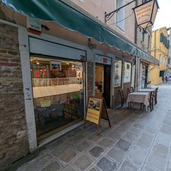 Pizzeria all'Anfora - Front of restaurant