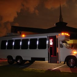 Five Star Limo & Party Bus - Our 25 passenger Limbusine.