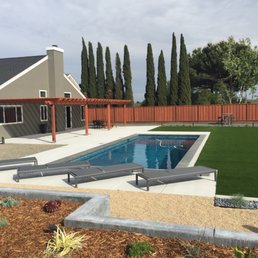 Luna Quartz - Aruba with Basalt Coping