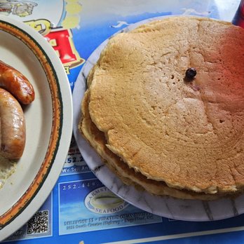 Bob's Grill - Blueberry pancakes, eggs, and not so greasy sausages. - Diners Near Me - Kill Devil Hills, North Carolina