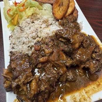 Chu6ix Wings - Oxtail Plate w/ Jollof Rice, Plantains & Cabbage - Chicken Wings Near Me - Katy, Texas
