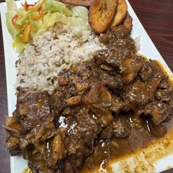 Oxtail Plate w/ Jollof Rice, Plantains & Cabbage