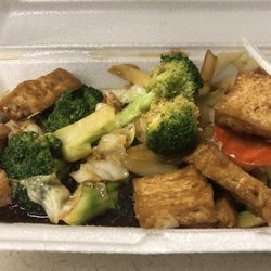 Jane's Rolling Wok - Tofu veggie with broccoli, carrots, lettuce, peppers and onions !