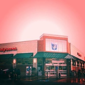 Walgreens - the front of the store - Drugstores Near Me - Lake Oswego, Oregon