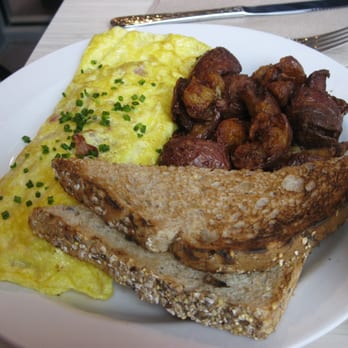Chicago Waffles - Omelet w/Canadian bacon, mushroom, and cheddar - Breakfast & Brunch Near Me - Chicago, Illinois