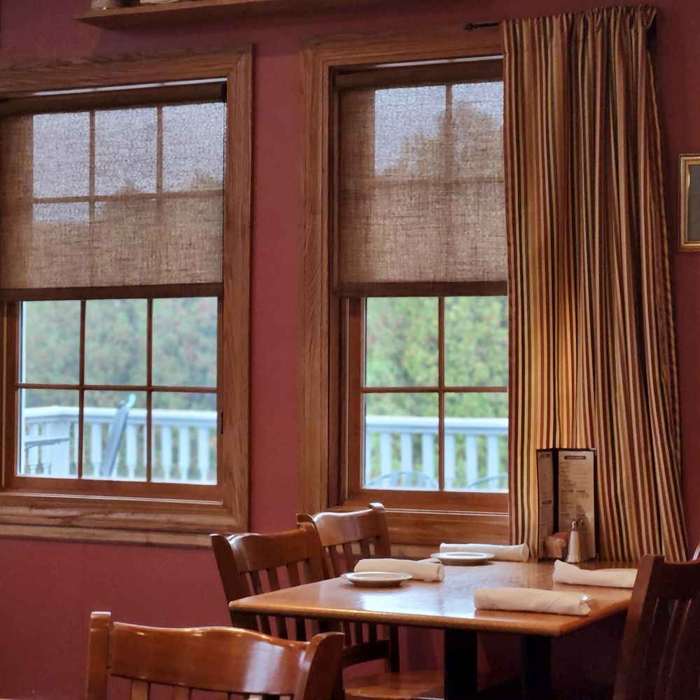Otis & Oliver's - Restaurant interior. - New American Near Me - Latham, New York
