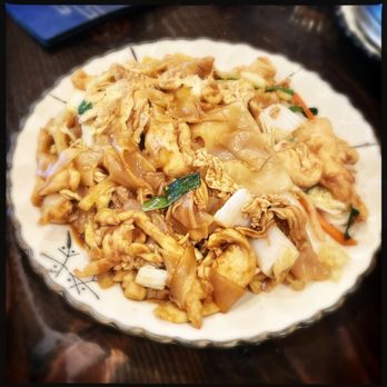 Hunan Village - Chicken chow fun - Szechuan Near Me - New York, New York Hunan Village - Chicken chow fun - Szechuan Near Me - New York, New York