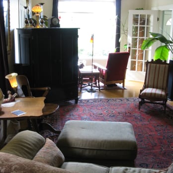 The Desmond House Bed & Breakfast - Living room, facing the front of the house. - Bed & Breakfast Near Me - Redding, California