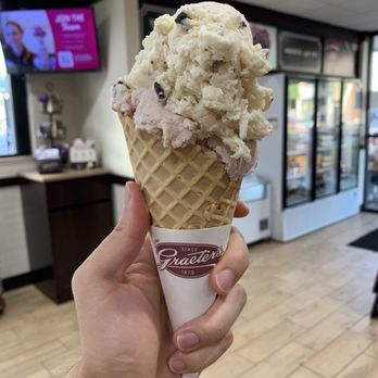 Graeter's Ice Cream - Oregon strawberry and coconut chocolate chip - Ice Cream & Frozen Yogurt Near Me - Louisville, Kentucky Graeter's Ice Cream - Oregon strawberry and coconut chocolate chip - Ice Cream & Frozen Yogurt Near Me - Louisville, Kentucky