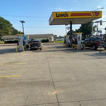 Love's Country Store - Convenience Stores Near Me - Broken Bow, Oklahoma